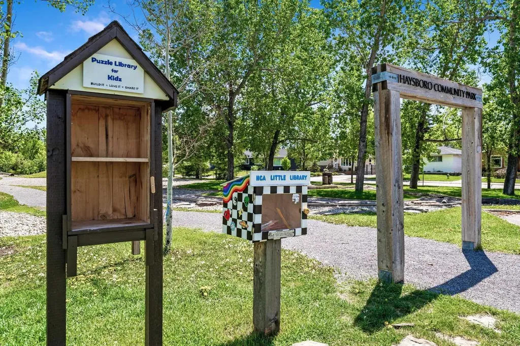 1032 89 Avenue SW Calgary AB T2v 0W4