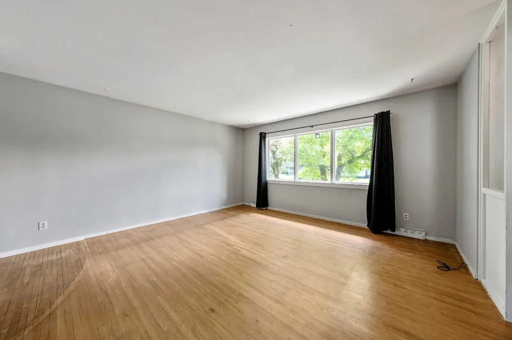 1032 89 Avenue SW Calgary AB T2v 0W4