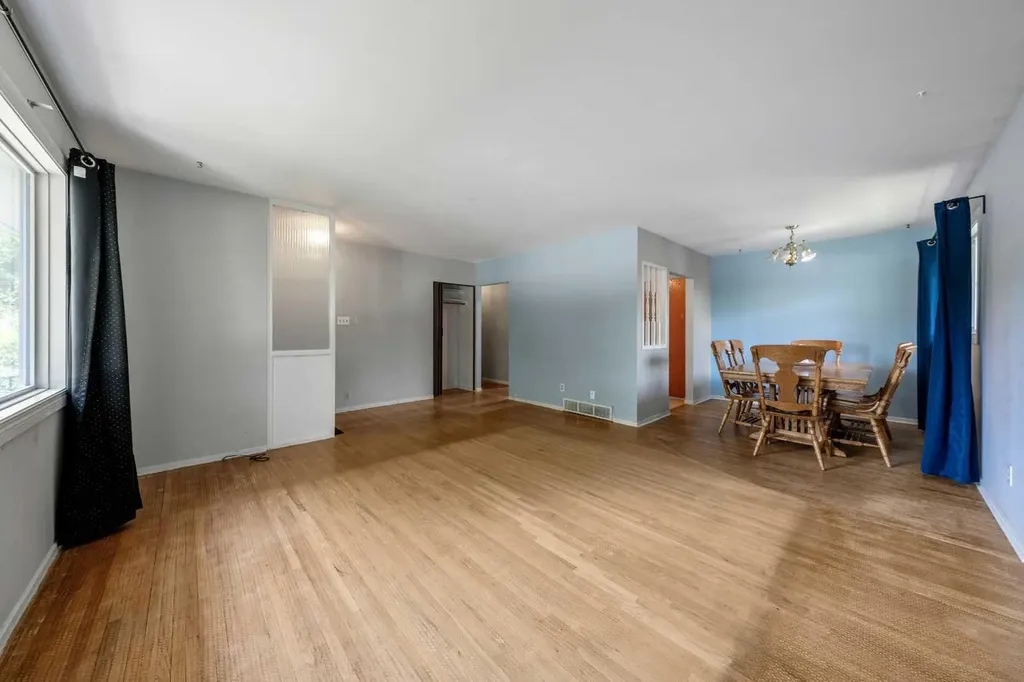 1032 89 Avenue SW Calgary AB T2v 0W4