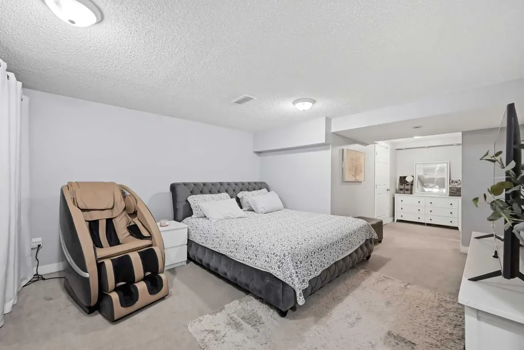 1155 Falconridge Drive NE Calgary AB T3J 1E1