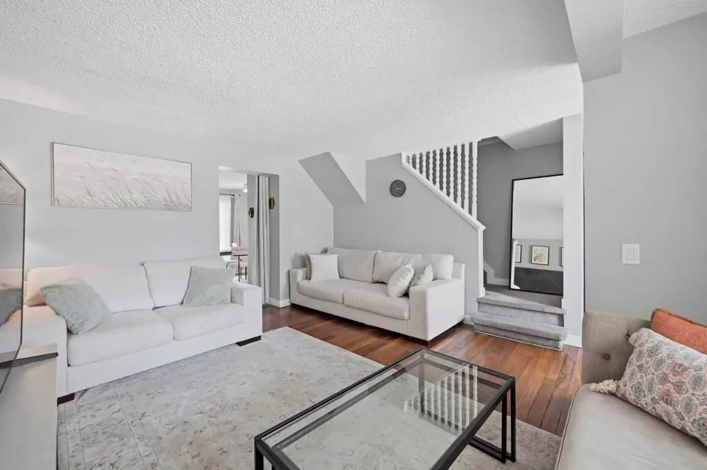 1155 Falconridge Drive NE Calgary AB T3J 1E1
