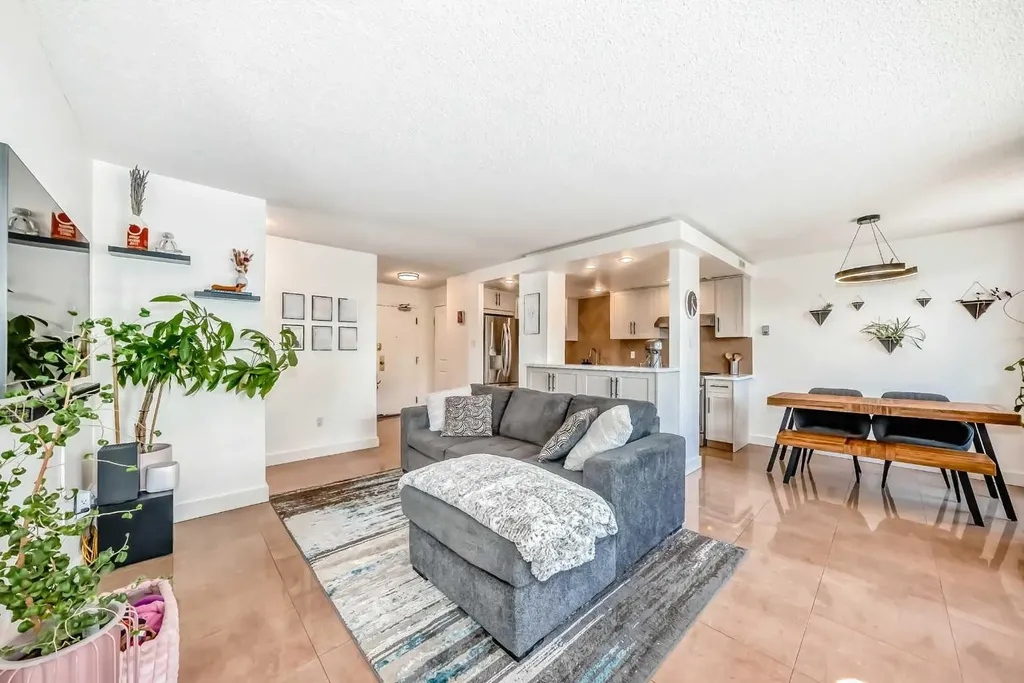 1334 14 Avenue SW Calgary AB T3C 0W2