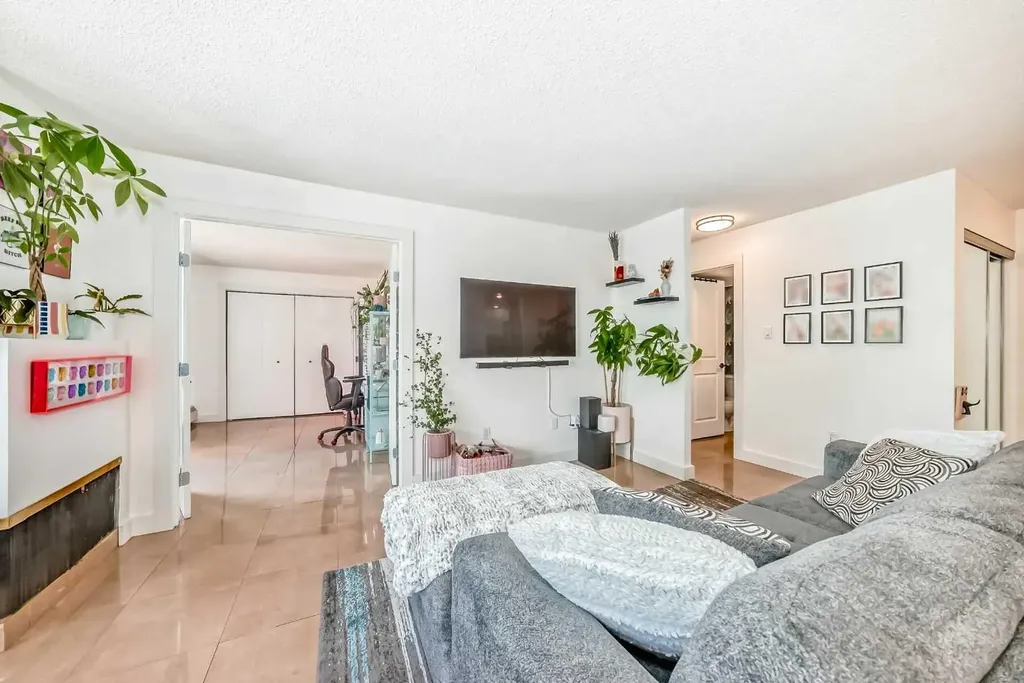 1334 14 Avenue SW Calgary AB T3C 0W2