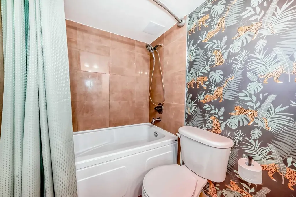 1334 14 Avenue SW Calgary AB T3C 0W2