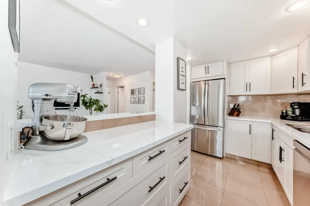 1334 14 Avenue SW Calgary AB T3C 0W2