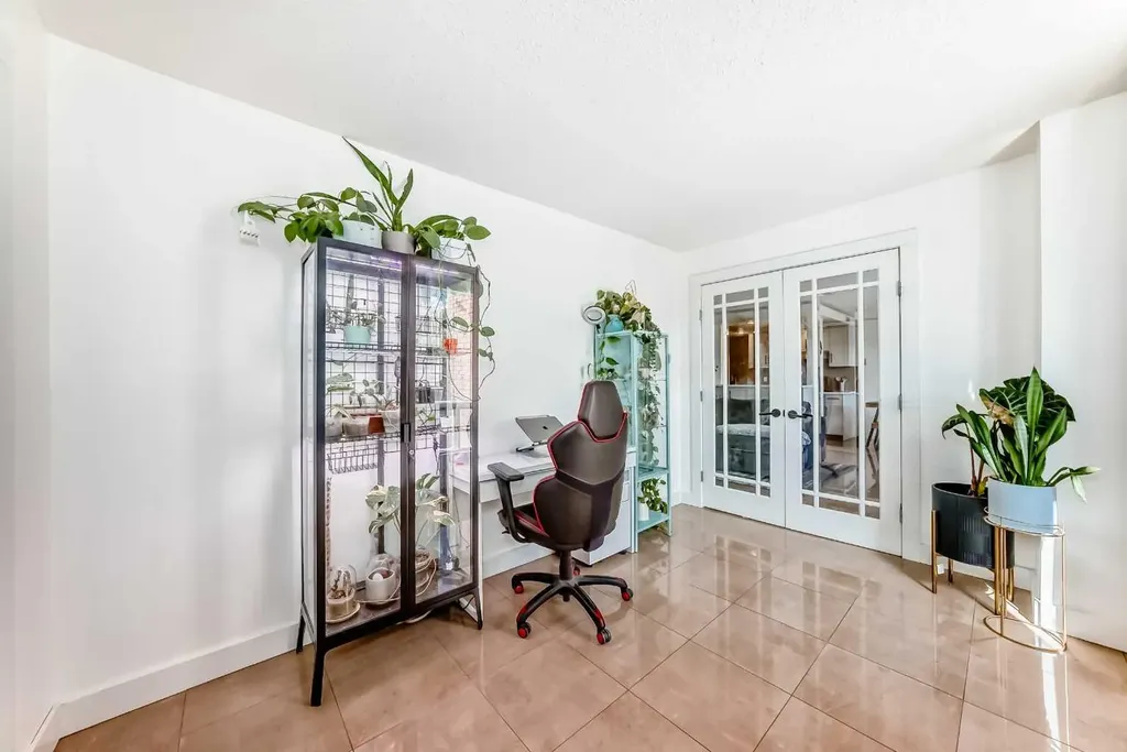 1334 14 Avenue SW Calgary AB T3C 0W2