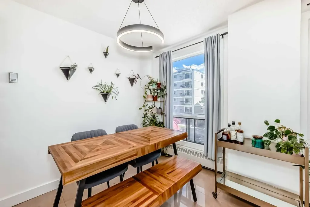 1334 14 Avenue SW Calgary AB T3C 0W2