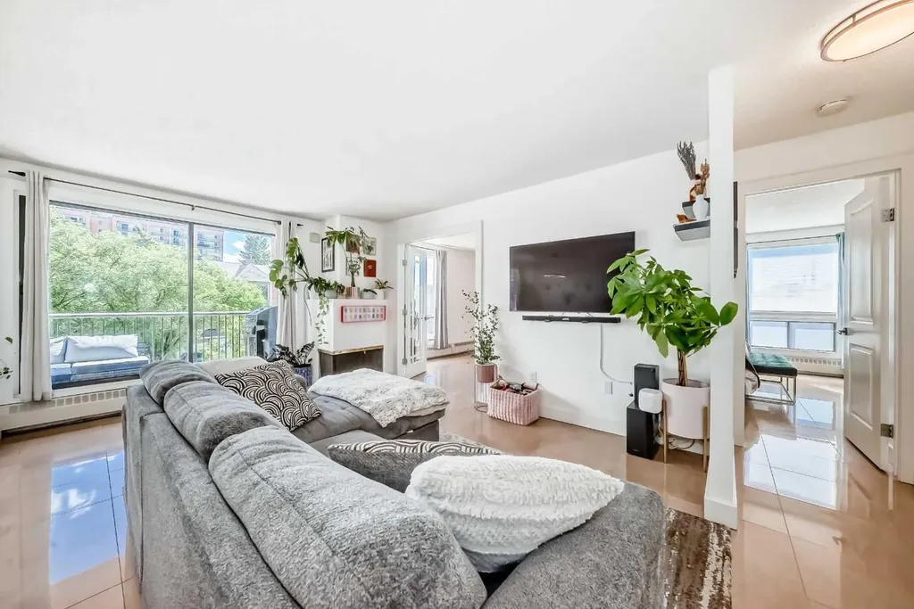 1334 14 Avenue SW Calgary AB T3C 0W2