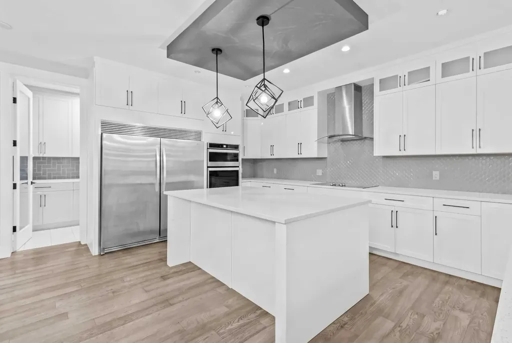 247 Kinniburgh Place Chestermere AB T1X 1Y2