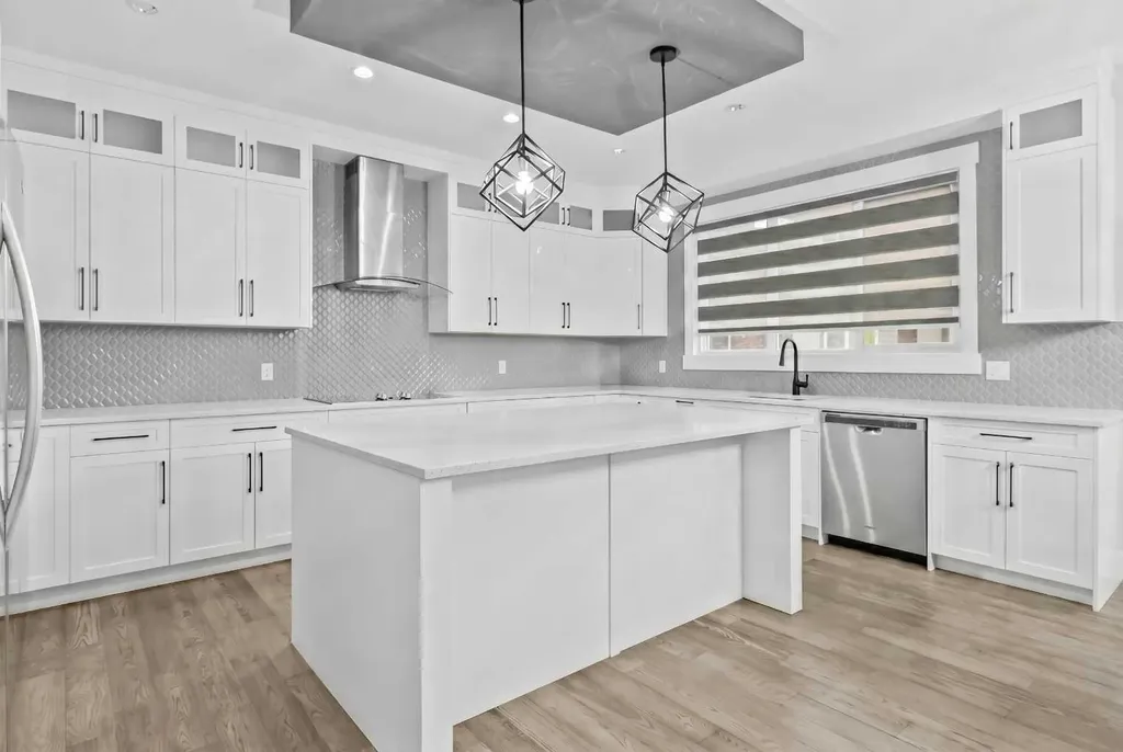 247 Kinniburgh Place Chestermere AB T1X 1Y2