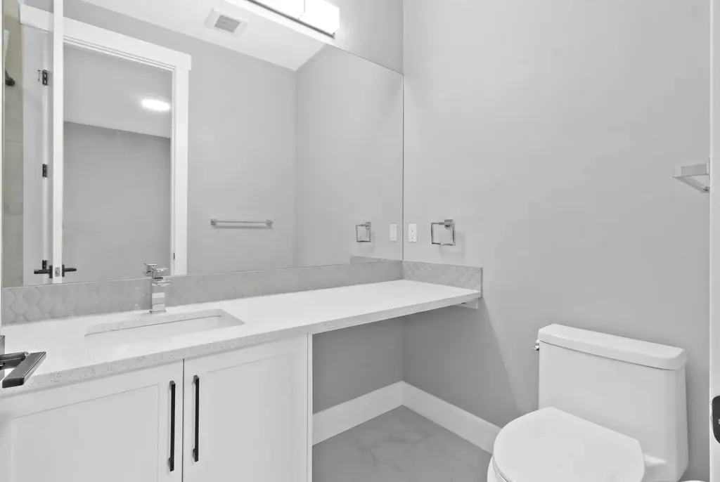 247 Kinniburgh Place Chestermere AB T1X 1Y2