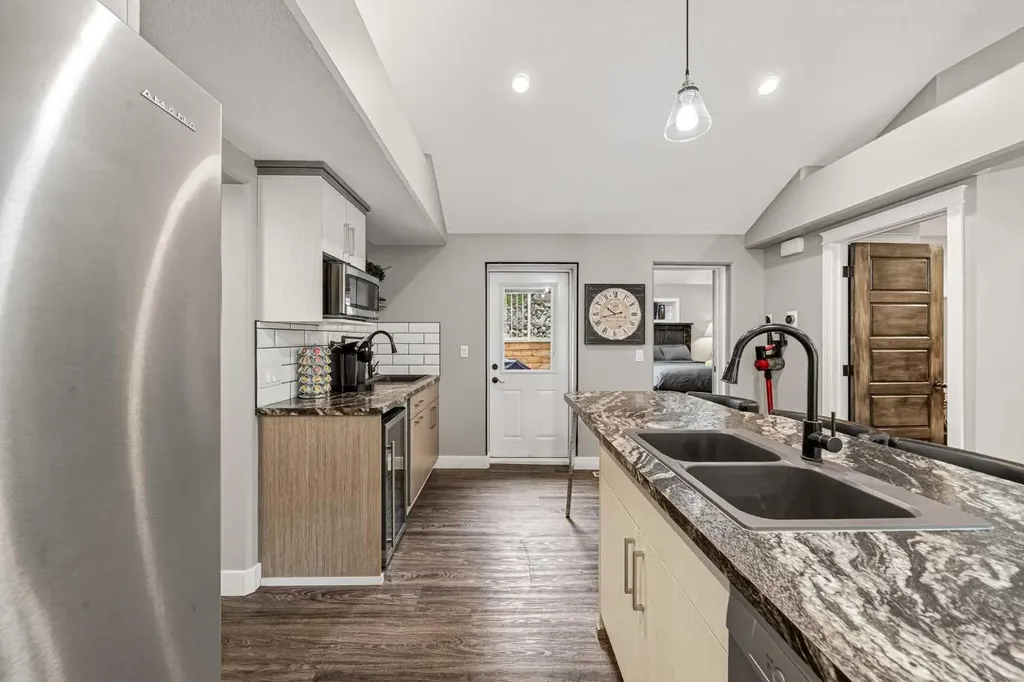 20526 24 Avenue Bellevue AB T0K 0C0