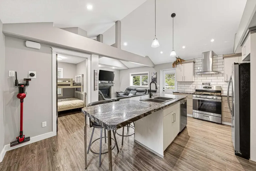 20526 24 Avenue Bellevue AB T0K 0C0