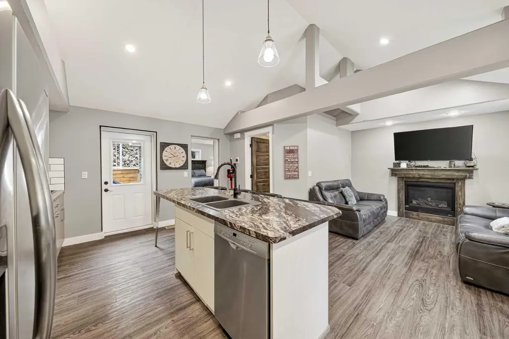 20526 24 Avenue Bellevue AB T0K 0C0