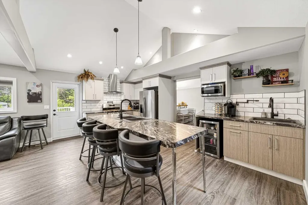 20526 24 Avenue Bellevue AB T0K 0C0