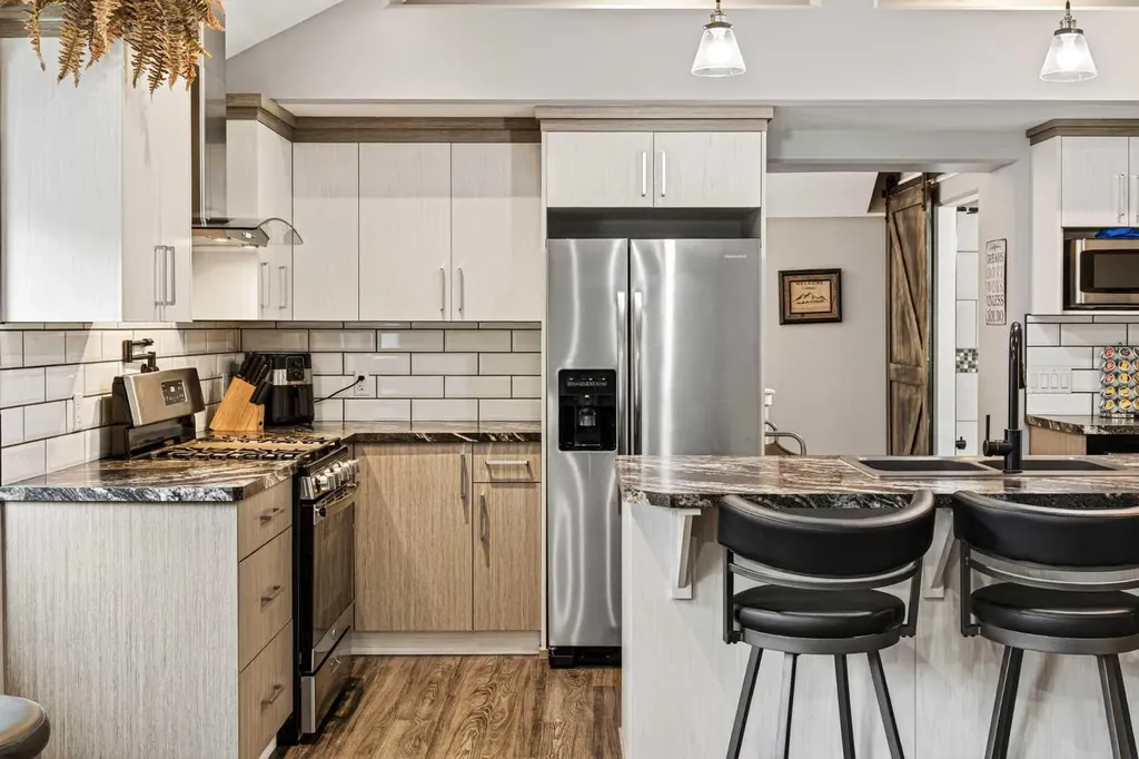 20526 24 Avenue Bellevue AB T0K 0C0