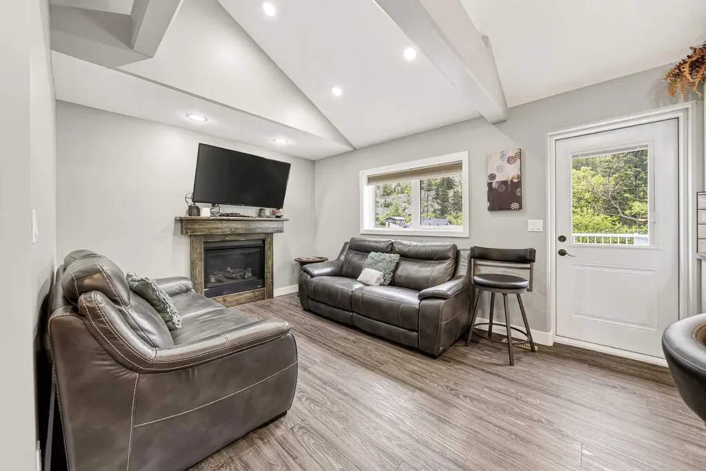 20526 24 Avenue Bellevue AB T0K 0C0