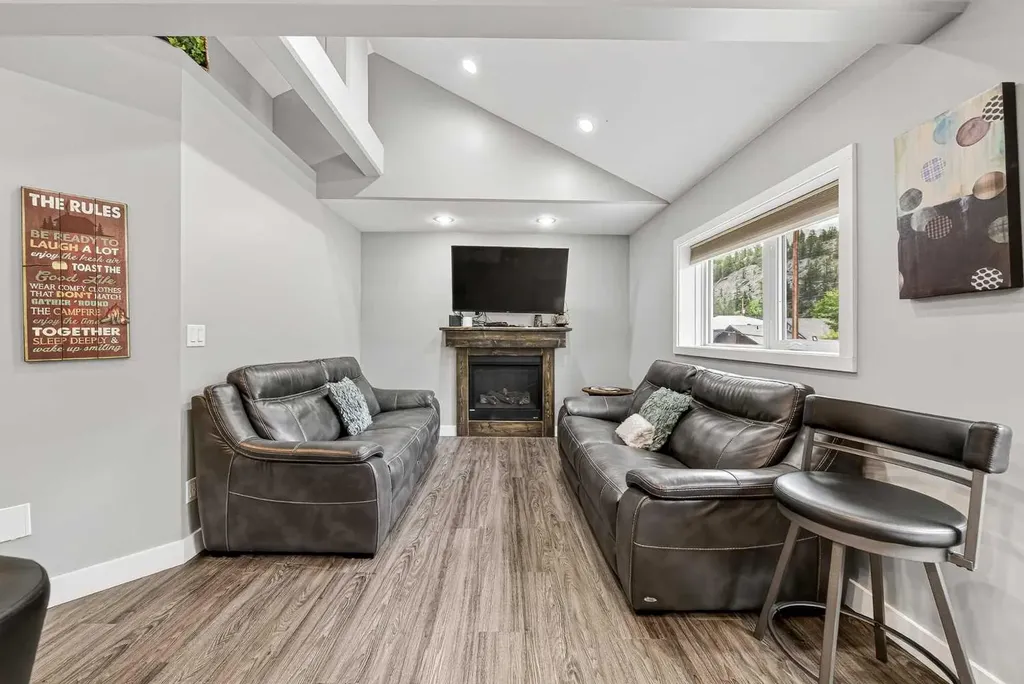 20526 24 Avenue Bellevue AB T0K 0C0