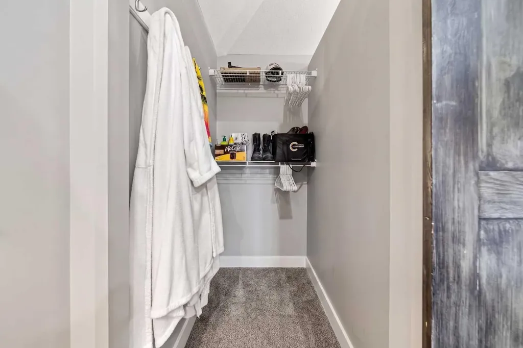 20526 24 Avenue Bellevue AB T0K 0C0