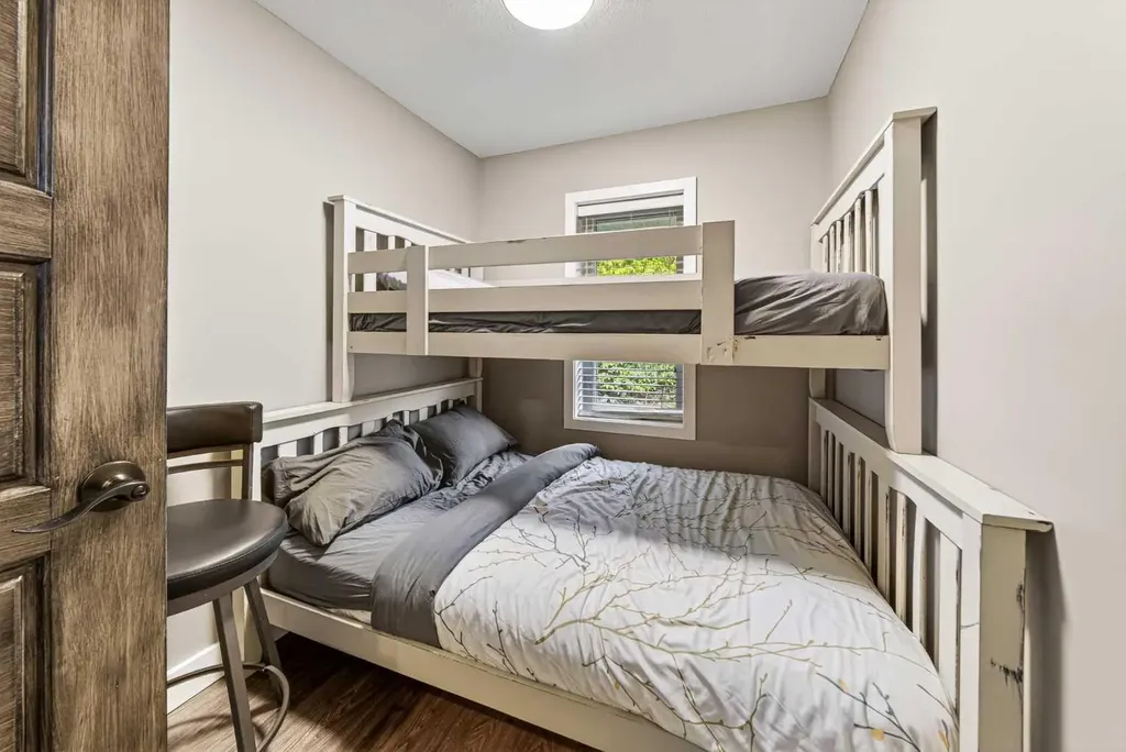 20526 24 Avenue Bellevue AB T0K 0C0