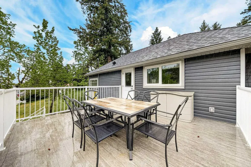 20526 24 Avenue Bellevue AB T0K 0C0