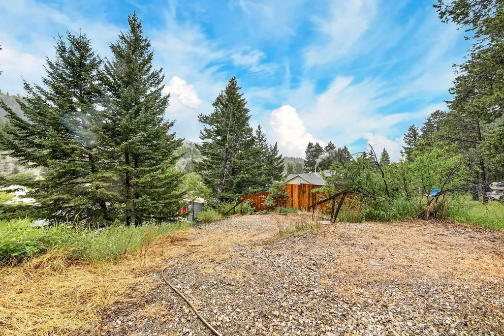 20526 24 Avenue Bellevue AB T0K 0C0