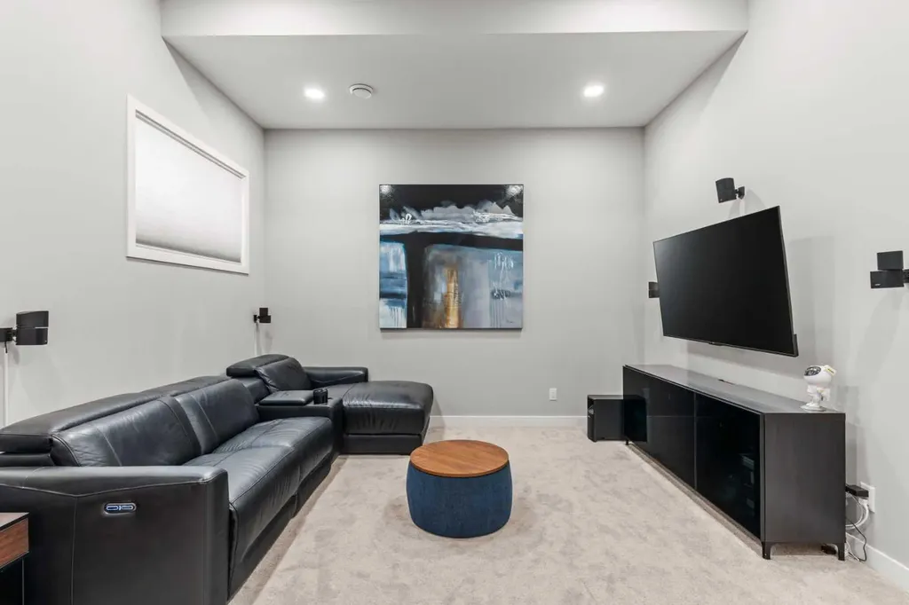 46 Corner Meadows Common NE Calgary AB T3N 1K1