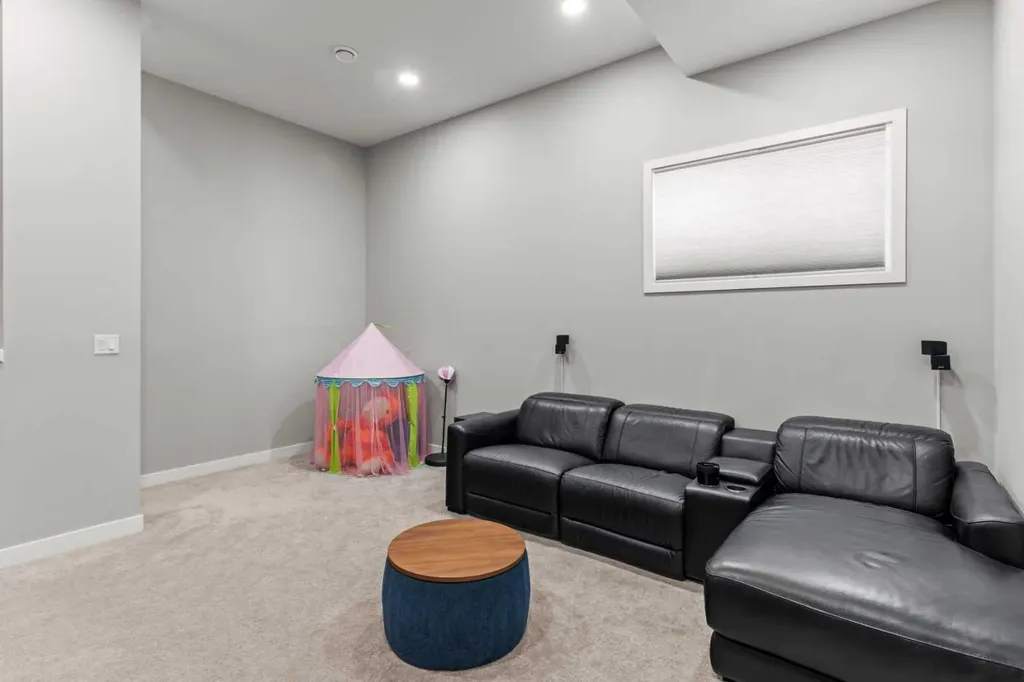 46 Corner Meadows Common NE Calgary AB T3N 1K1