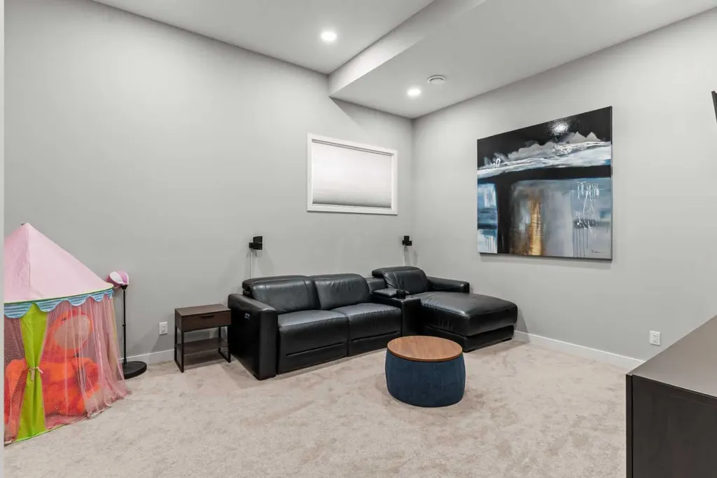 46 Corner Meadows Common NE Calgary AB T3N 1K1