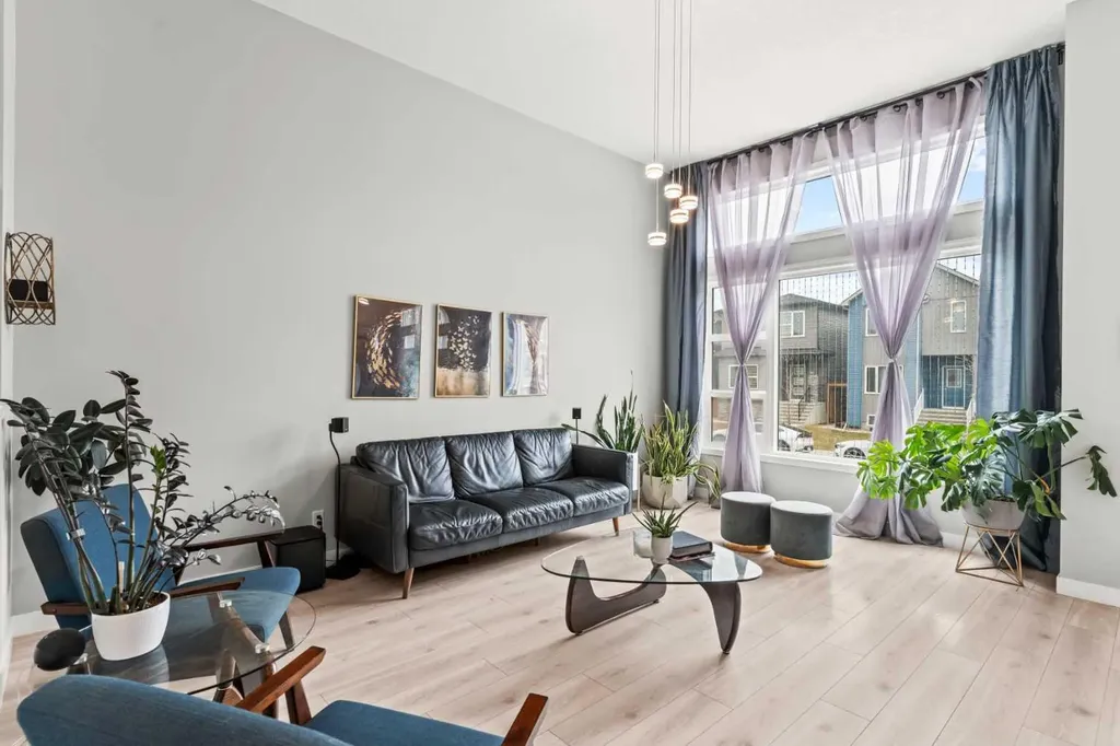 46 Corner Meadows Common NE Calgary AB T3N 1K1