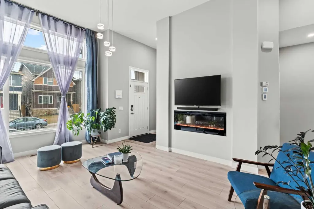 46 Corner Meadows Common NE Calgary AB T3N 1K1