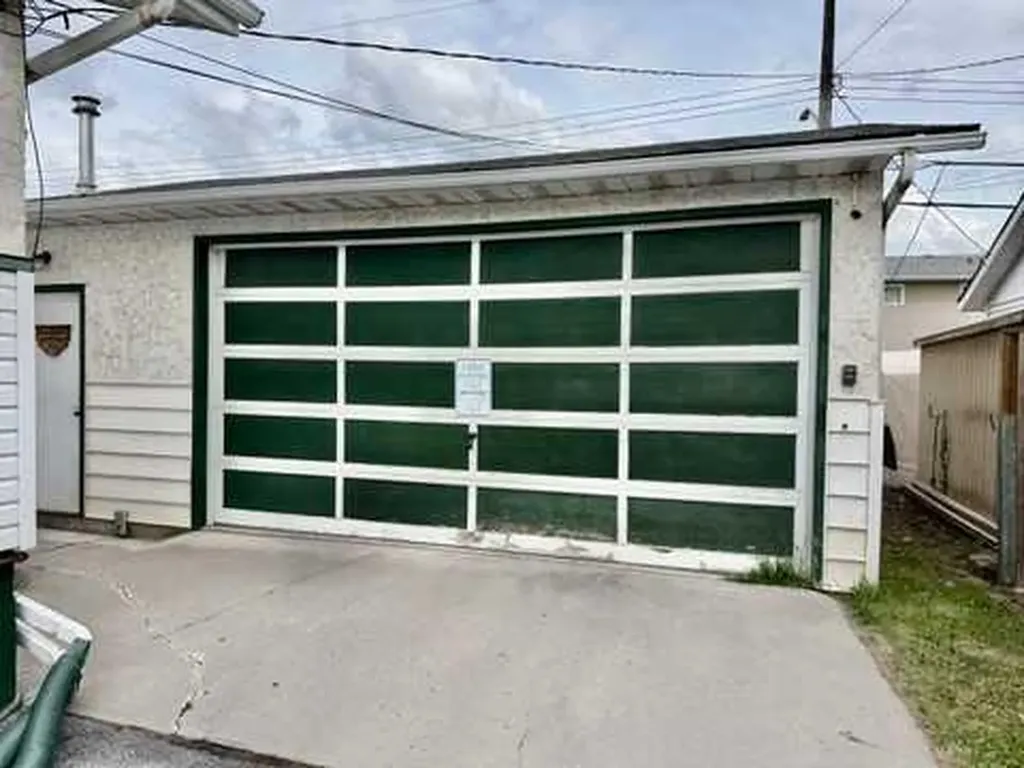 114 Bliss Avenue Hinton AB T7V 1C2