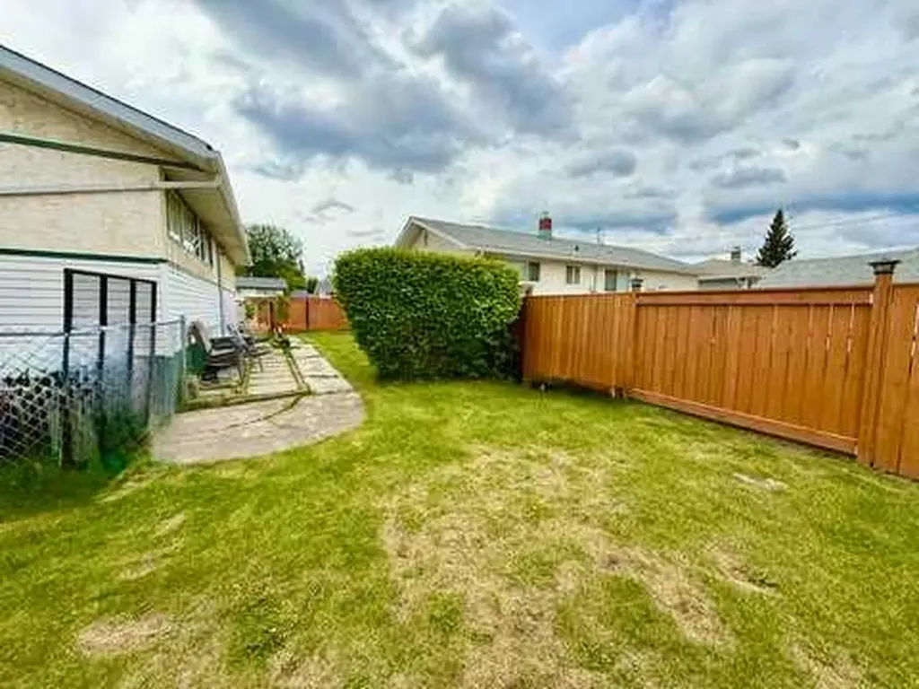 114 Bliss Avenue Hinton AB T7V 1C2