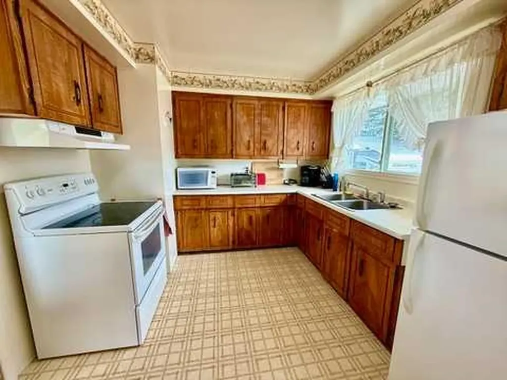 114 Bliss Avenue Hinton AB T7V 1C2