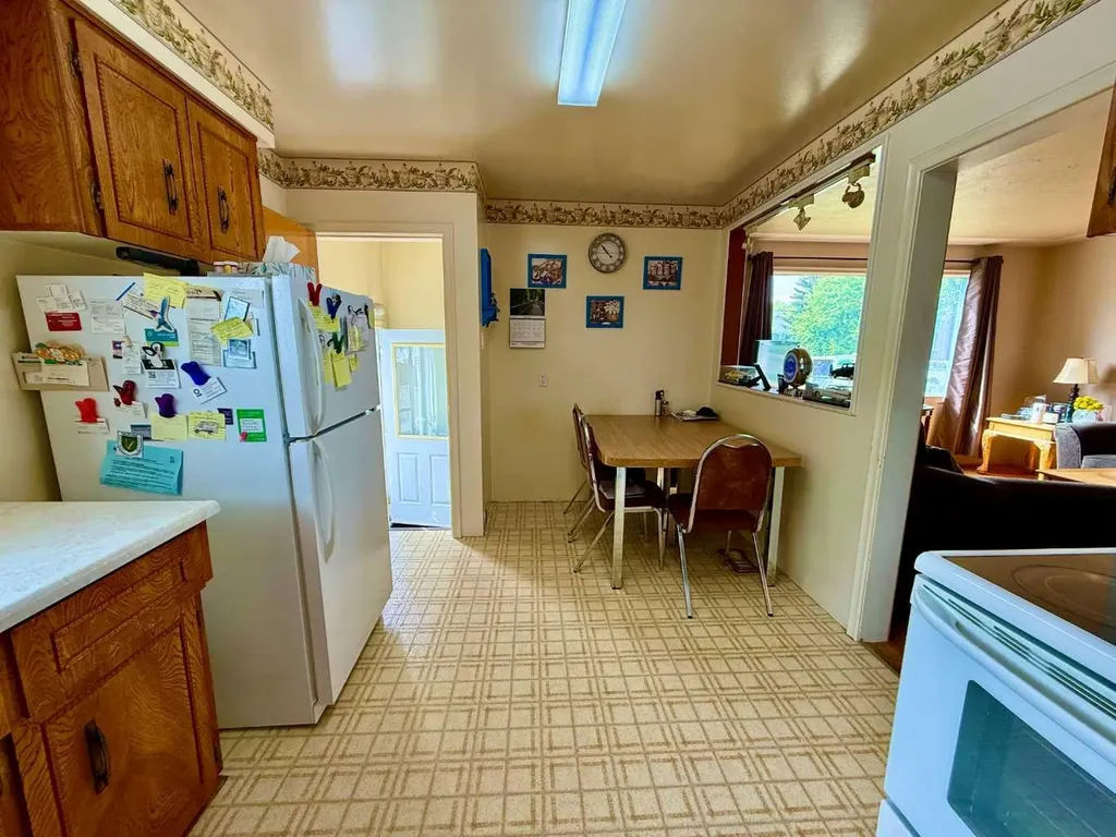 114 Bliss Avenue Hinton AB T7V 1C2