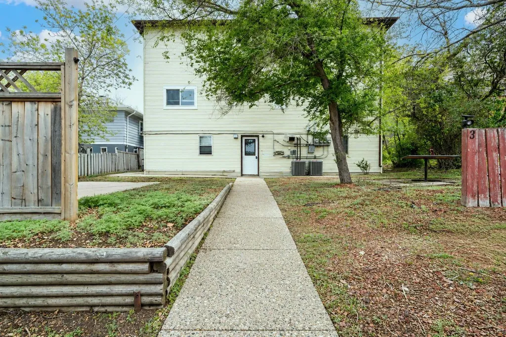 230 3 Street SE Medicine Hat AB T1A 0G5