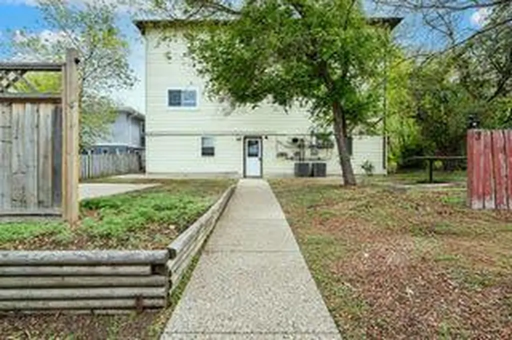 230 3 Street SE Medicine Hat AB T1A 0G5