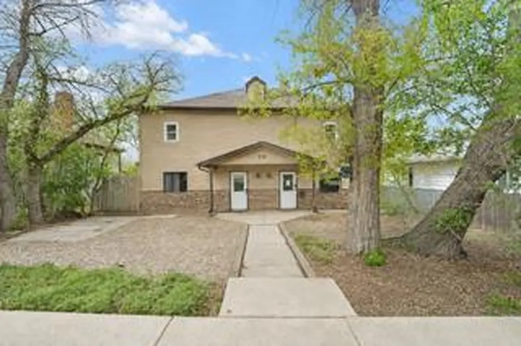 230 3 Street SE Medicine Hat AB T1A 0G5