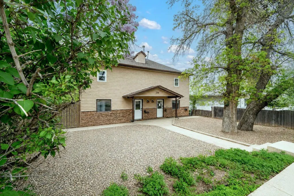 230 3 Street SE Medicine Hat AB T1A 0G5