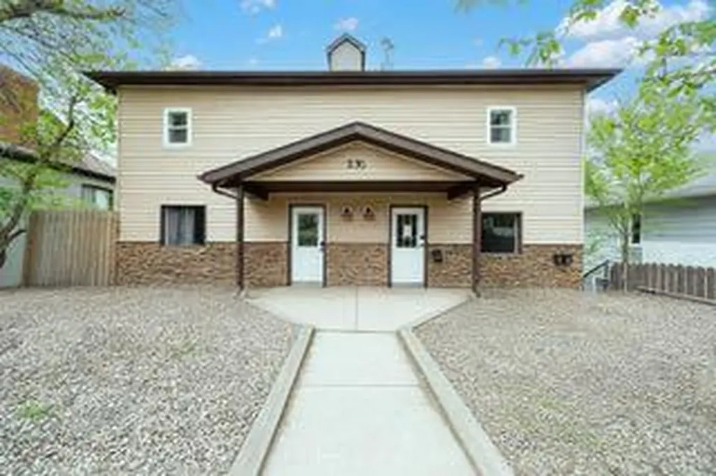 230 3 Street SE Medicine Hat AB T1A 0G5