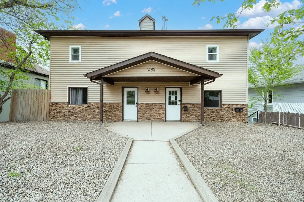230 3 Street SE Medicine Hat AB T1A 0G5