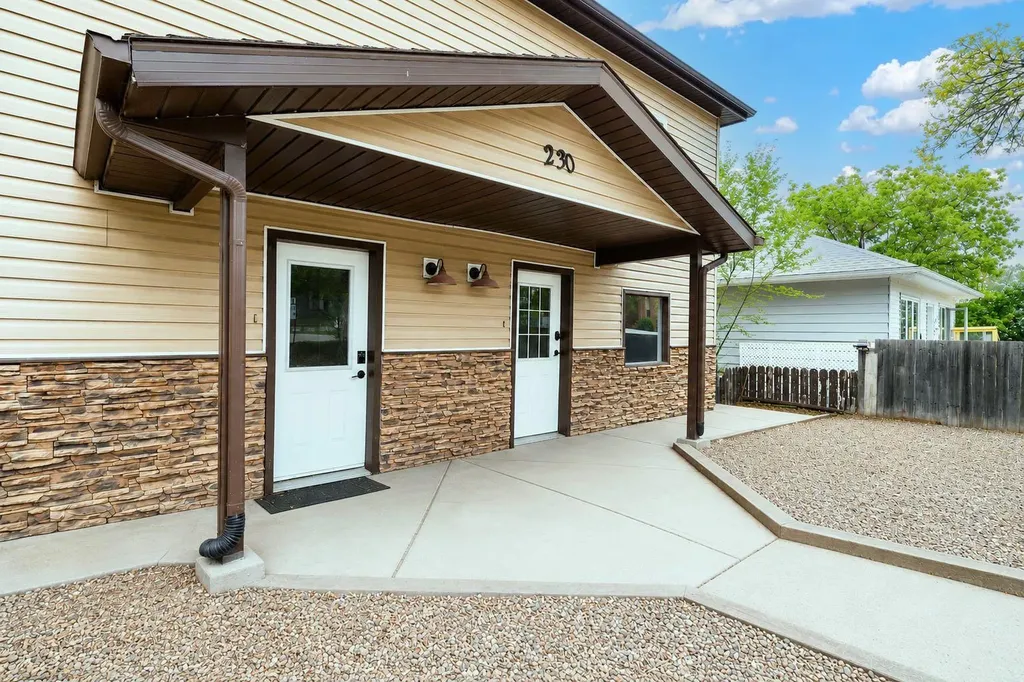 230 3 Street SE Medicine Hat AB T1A 0G5