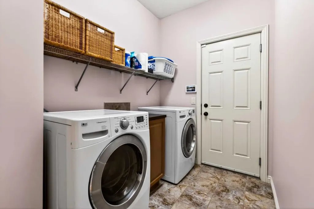 216 Everbrook Way SW Calgary AB T2Y 0E8