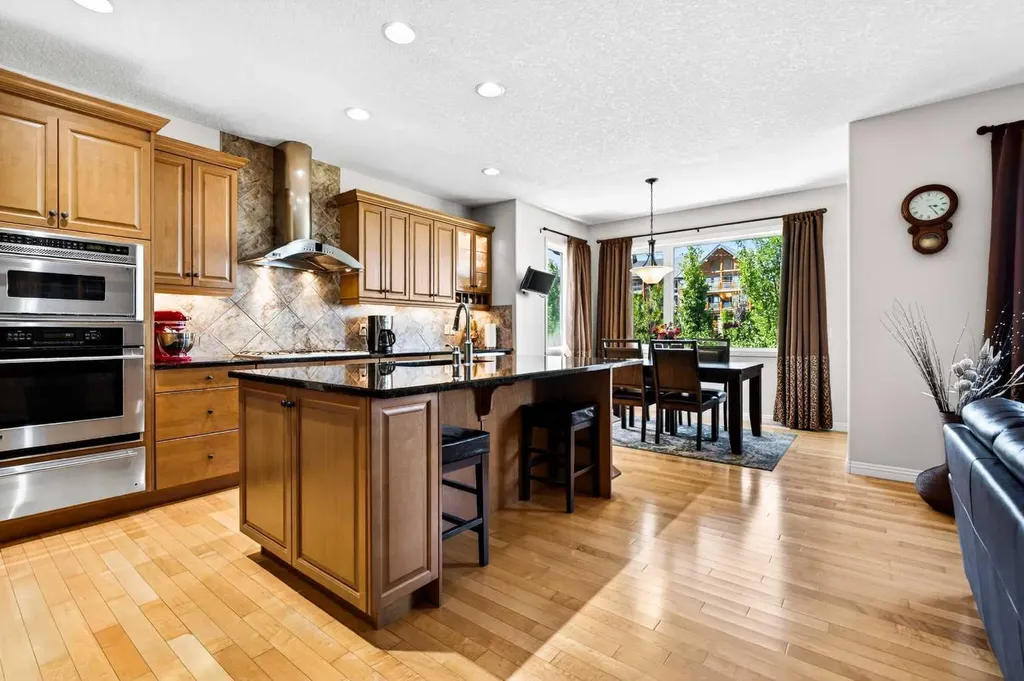 216 Everbrook Way SW Calgary AB T2Y 0E8