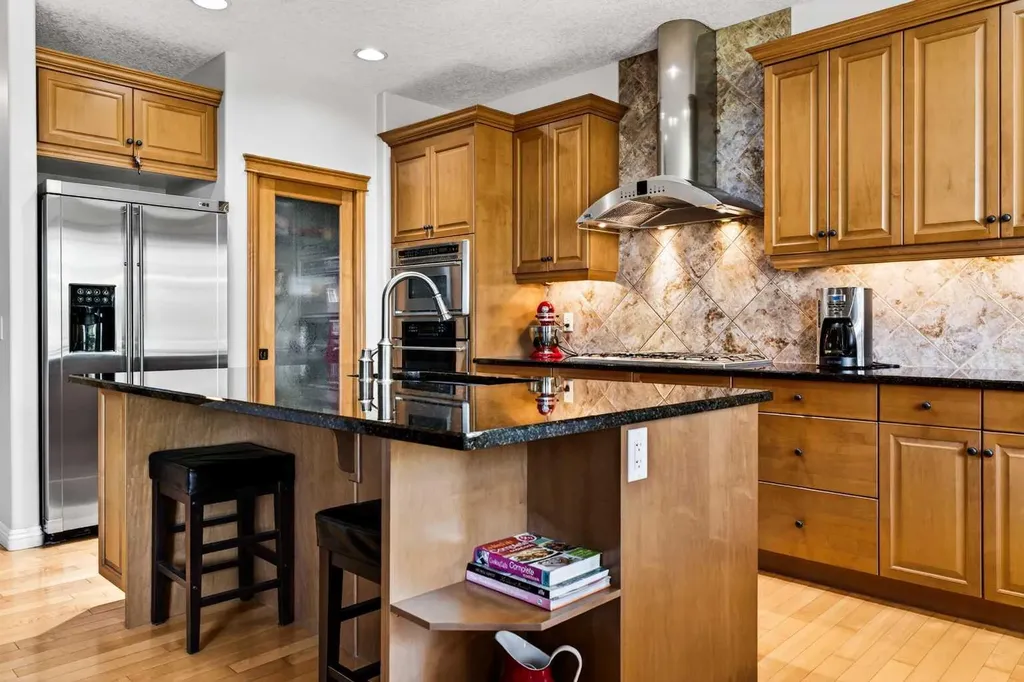 216 Everbrook Way SW Calgary AB T2Y 0E8