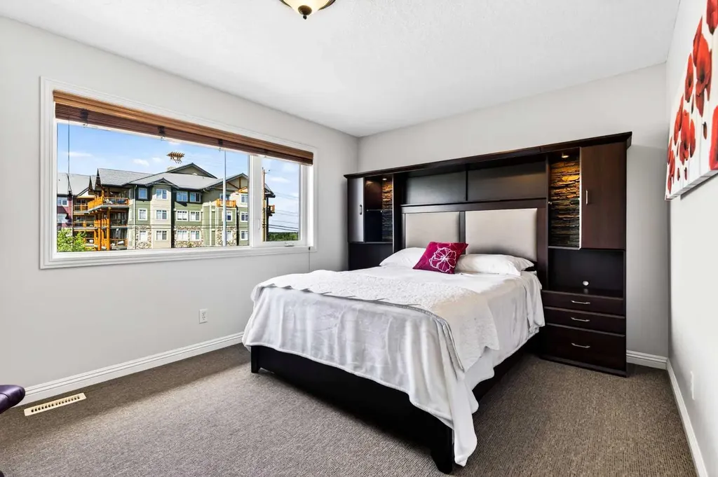 216 Everbrook Way SW Calgary AB T2Y 0E8
