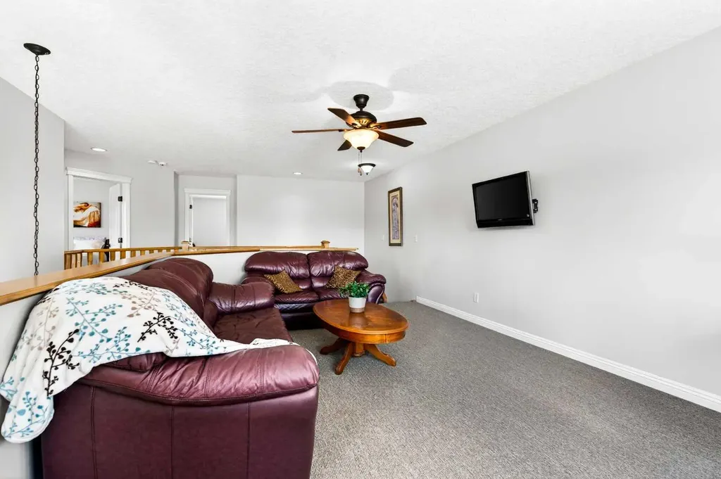 216 Everbrook Way SW Calgary AB T2Y 0E8