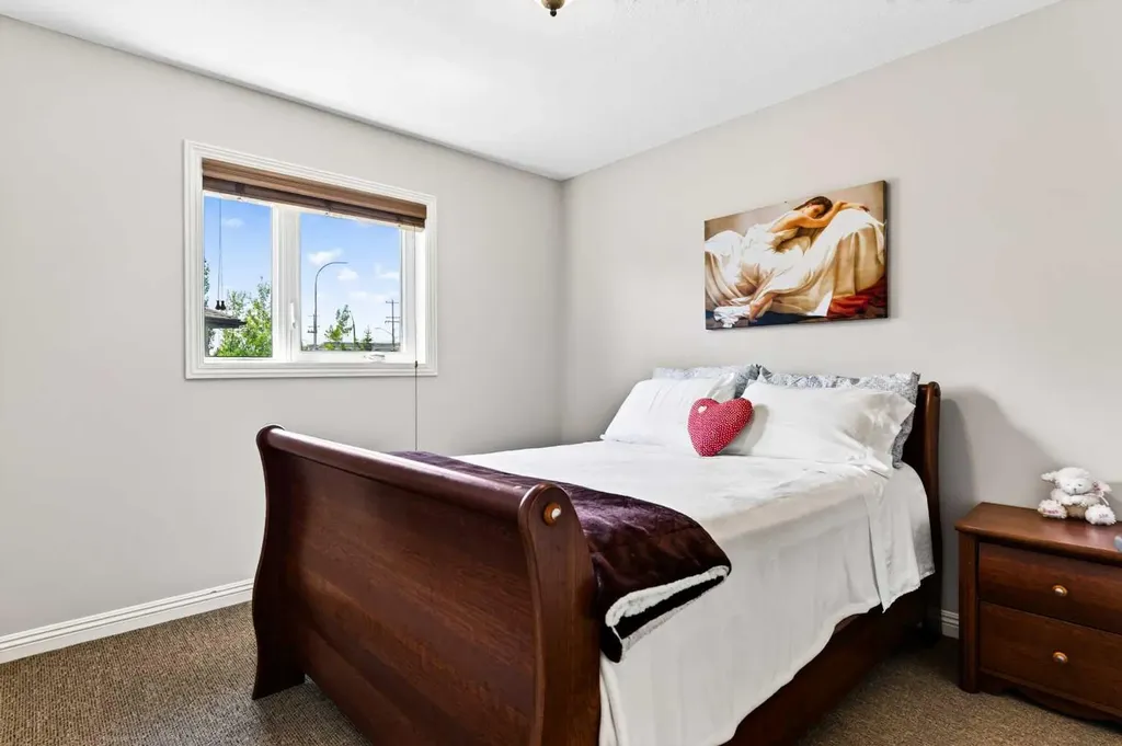 216 Everbrook Way SW Calgary AB T2Y 0E8