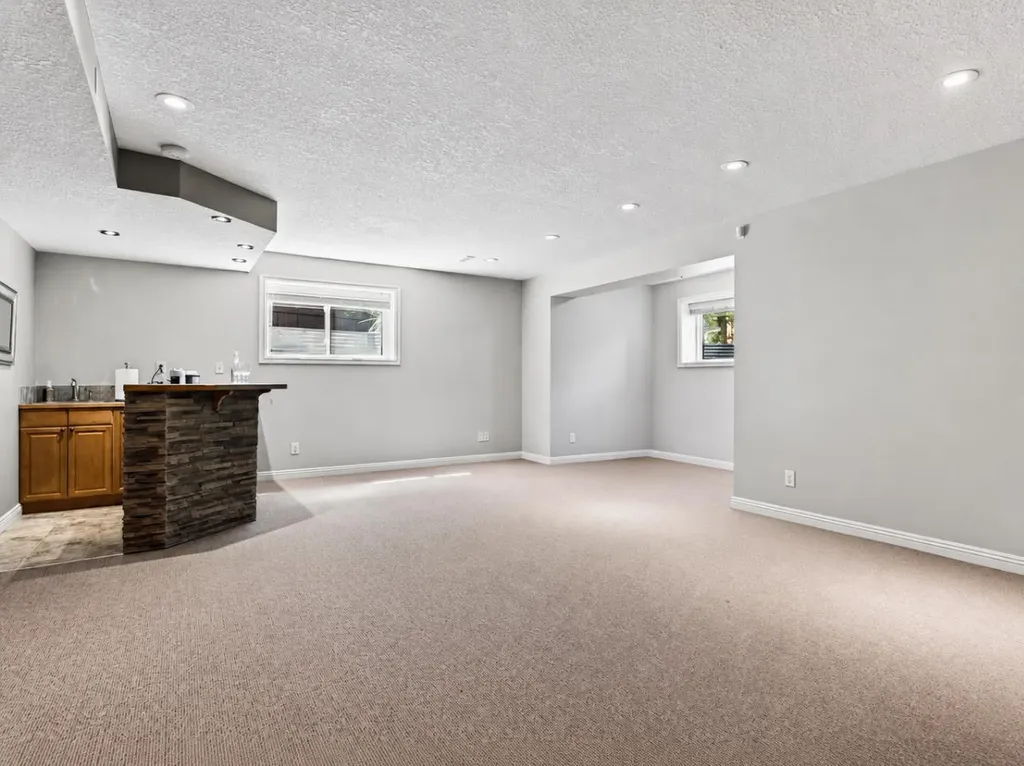 216 Everbrook Way SW Calgary AB T2Y 0E8
