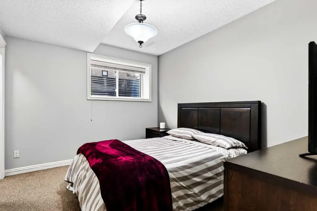 216 Everbrook Way SW Calgary AB T2Y 0E8